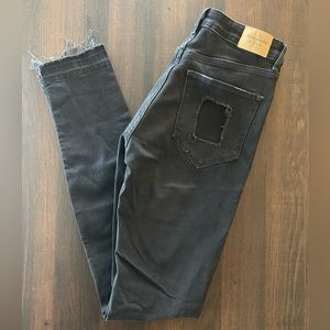 Abercrombie & Fitch High Rise Skinny in Black Destroyed Wash